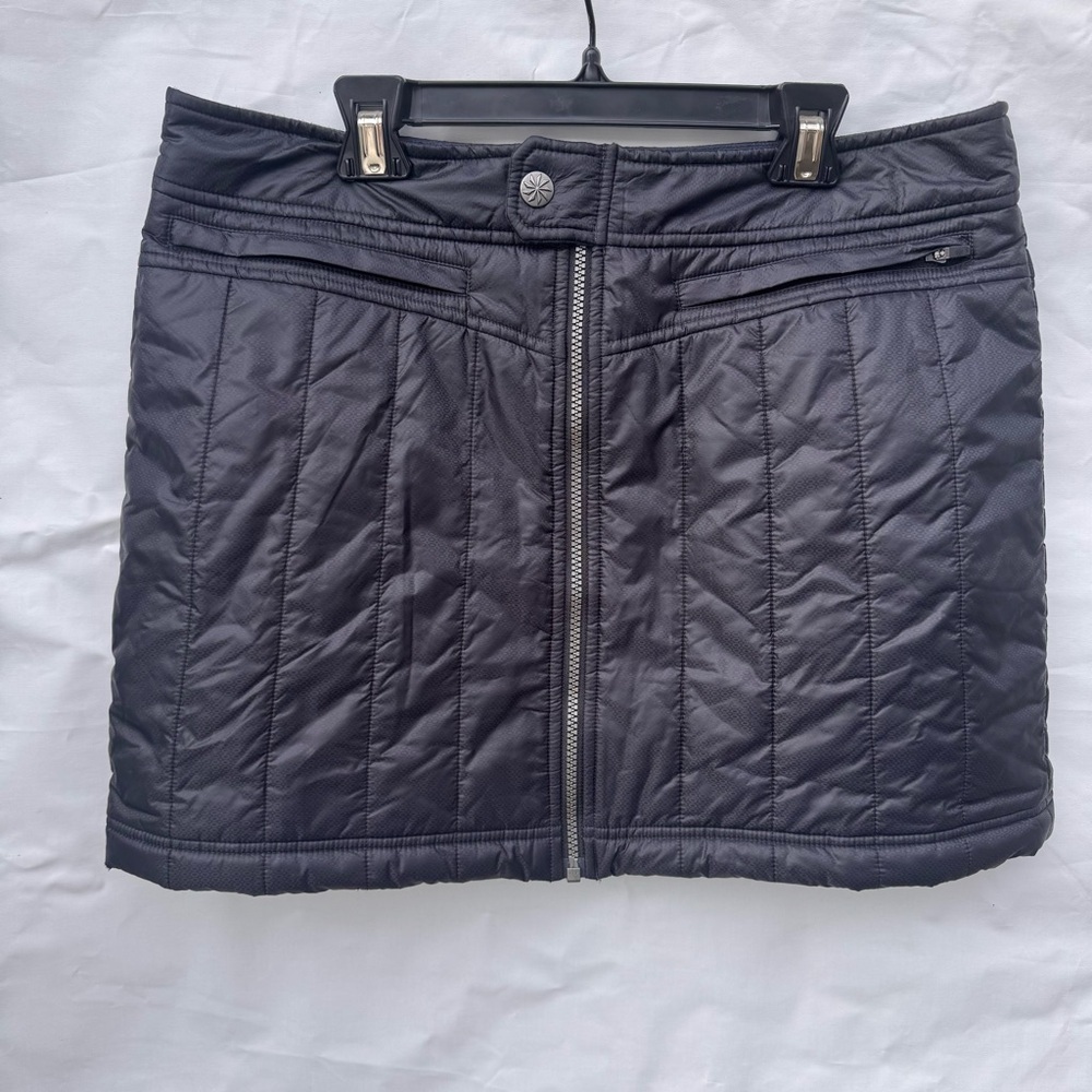 Athleta // black puffer material mini skirt size 12 z26